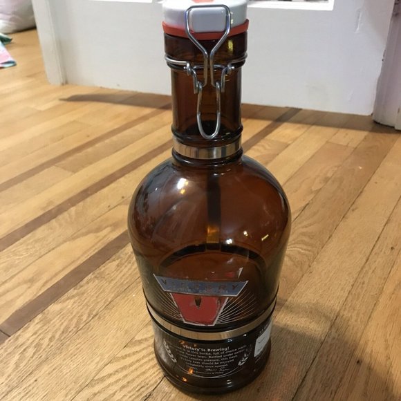 Victory Brewing Company Brown Glass Beer Insulated Growler Decanter .53 Gallon - Picture 5 of 5